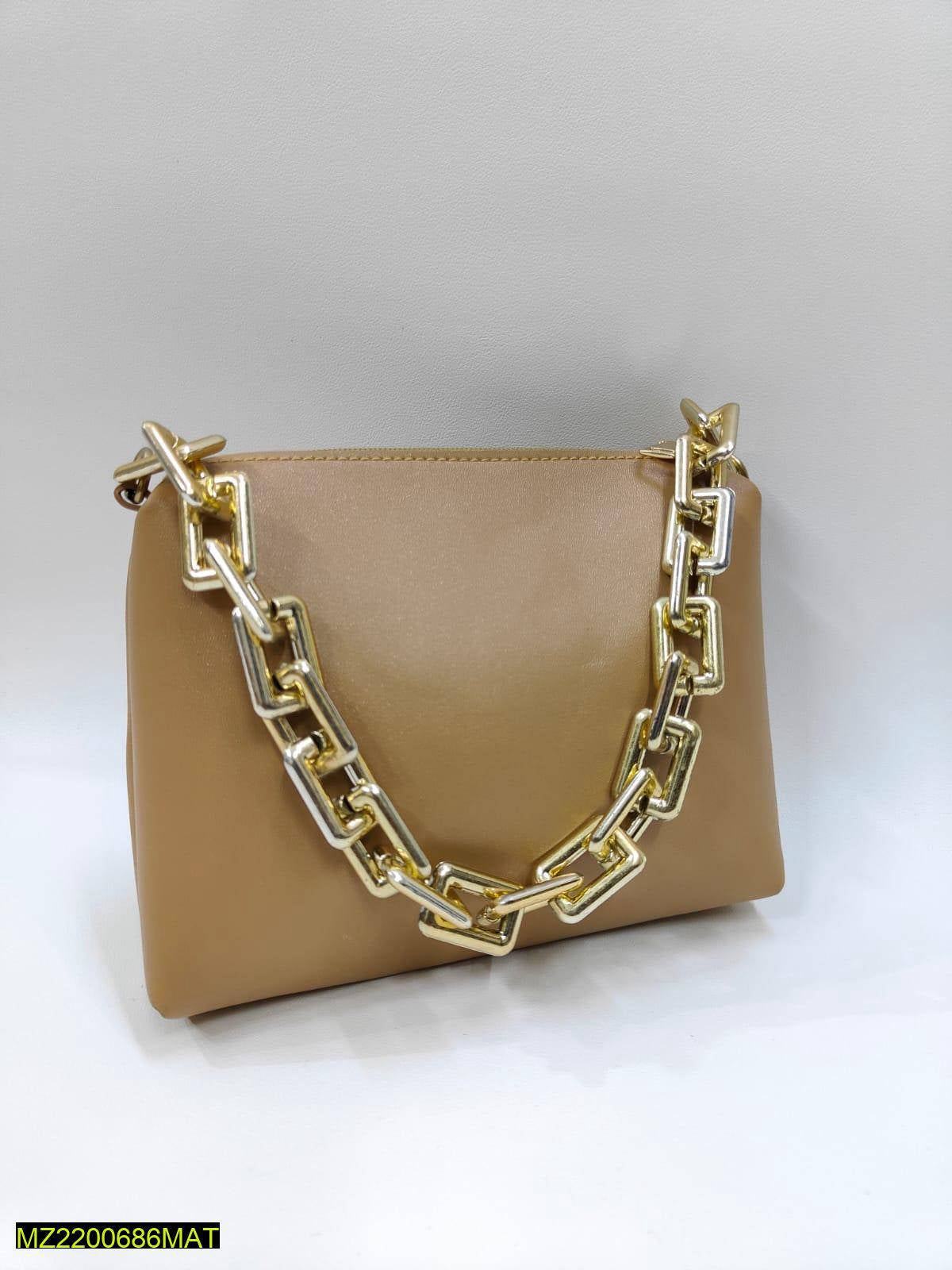 Women thick chain makeup pouch Markaz